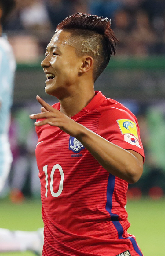 이승우 '기쁘다 기뻐'  23일 전북 전주월드컵경기장에서 열린 2017 국제축구연맹(FIFA) 20세 이하(U-20) 월드컵 조별리그 A조 2차전 한국 대 아르헨티나 경기에서 이승우가 첫 골에 성공한 뒤 밝게 웃고 있다.